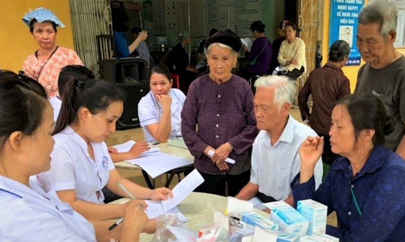 Kh&aacute;m sức khỏe cho NCT huyện Hữu Lũng