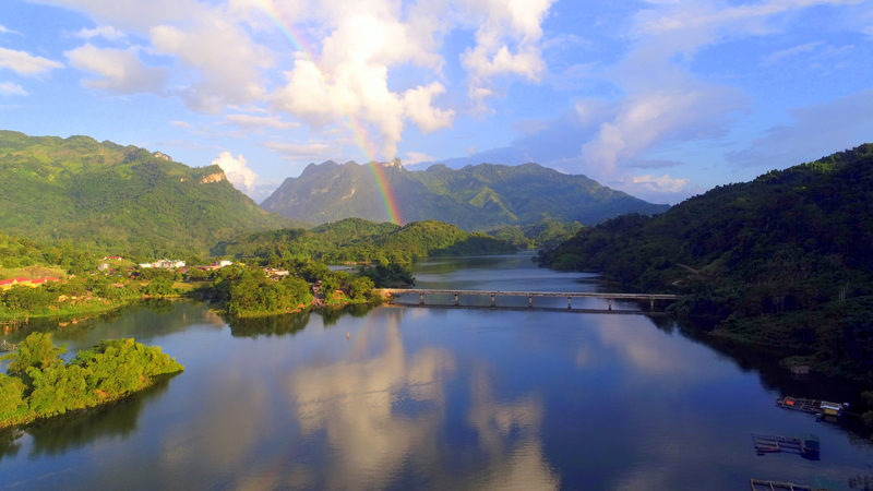 Ho&agrave;ng h&ocirc;n tr&ecirc;n x&atilde; v&ugrave;ng cao Đ&agrave; Vị