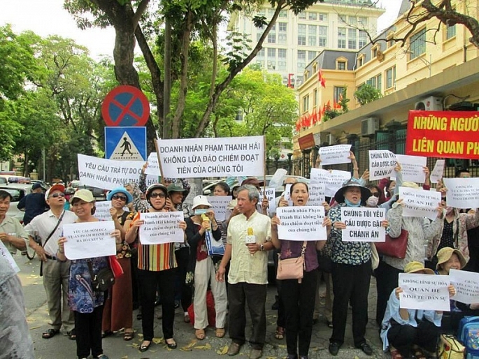 Những người bị hại bảo vệ bị c&aacute;o Phạm Thanh hải tại phi&ecirc;n t&ograve;a sơ thẩm