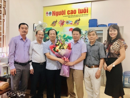 Thường trực Hội NCT tỉnh Thanh Hóa chúc mừng ngày Báo chí cách mạng Việt Nam