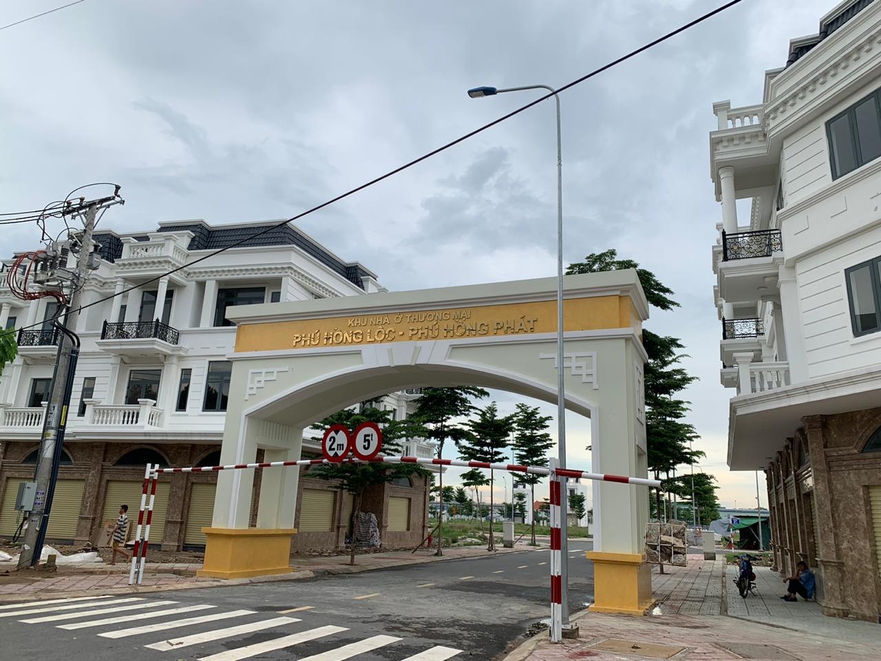 2.Thanh tra tỉnh B&igrave;nh Dương chỉ ra, c&aacute;c dự &aacute;n của C&ocirc;ng ty Ph&uacute; Hồng Thịnh v&agrave; C&ocirc;ng ty TNHH Quản l&yacute; Đầu tư ph&aacute;t triển Đ&ocirc; thị Việt Nam l&agrave;m chủ đầu tư kh&ocirc;ng c&oacute; sai phạm.