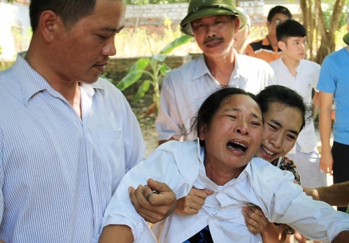 Nghệ An: Tàu cá gặp nạn trên biển, 1 người chết, 9 người mất tích