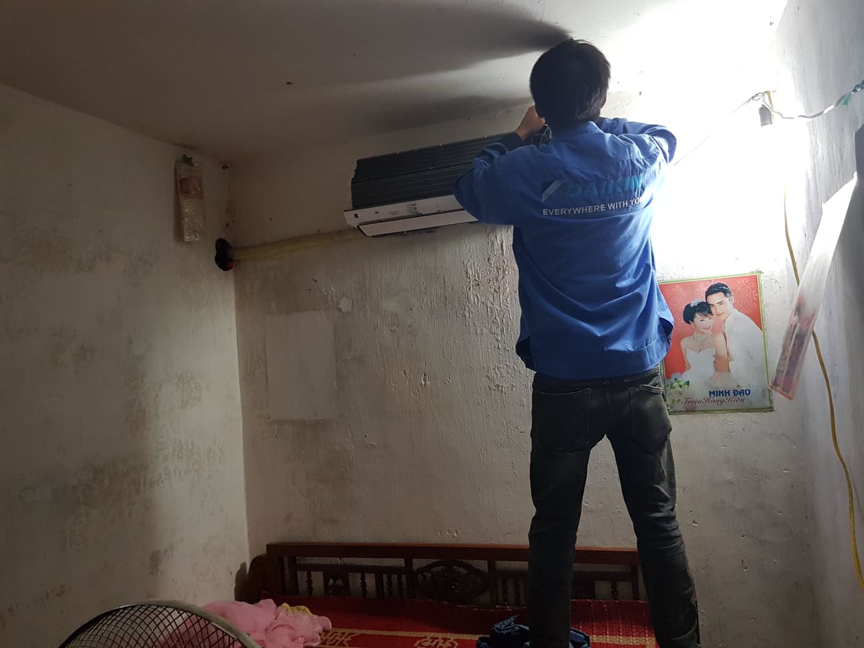 Kh&aacute;ch h&agrave;ng bức x&uacute;c về việc &yacute; kiến nhiều lần nhưng nh&acirc;n vi&ecirc;n Daikin vẫn kh&ocirc;ng xuống l&agrave;m việc, m&atilde;i đến tận gần 1 th&aacute;ng sau mới cử người xuống kiểm tra