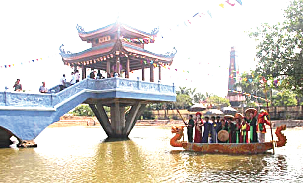 Lầu Thủy Đ&igrave;nh