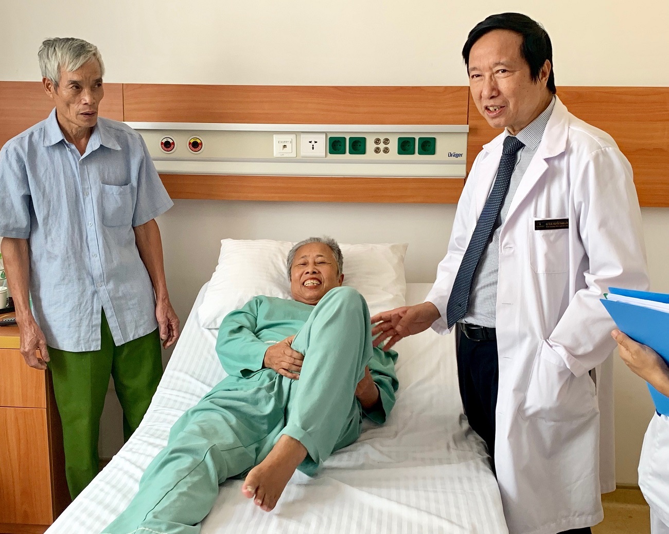 Sau 1 tuần gh&eacute;p tế b&agrave;o gốc lần 2, đ&ocirc;i ch&acirc;n b&agrave; M&ugrave;i đ&atilde; c&oacute; tiến triển bất ngờ