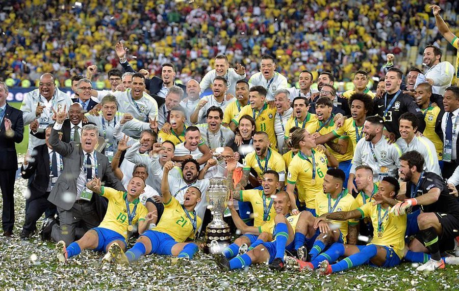 Niềm vui của c&aacute;c cầu thủ Brazil với chức v&ocirc; địch Copa America lần thứ 9 trong lịch sử