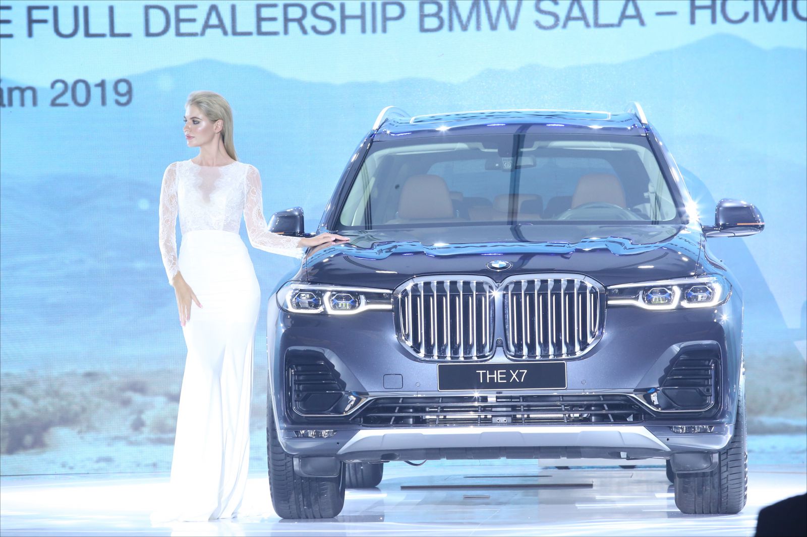 BMW X7 thế hệ I và BMW X5 hoàn toàn mới đã có mặt ở Việt Nam