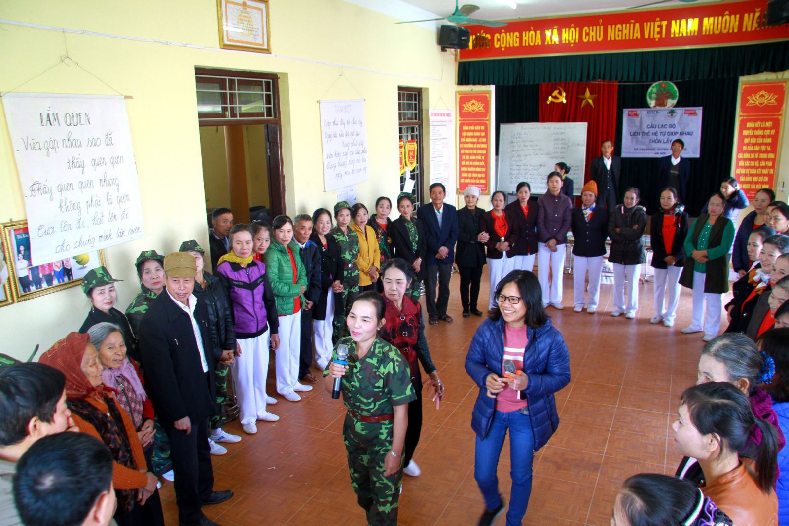 Buổi sinh hoạt của CLB th&ocirc;n Lầy