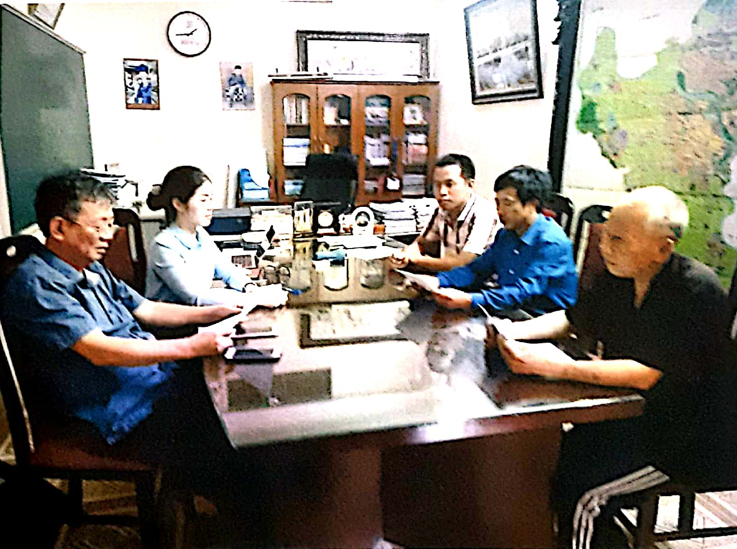 &Ocirc;ng Nguyễn Văn H&ograve;a tổ chức giao tiền bồi thường cho cụ Th&ecirc;m