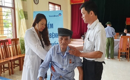 Hơn 500 đối tượng chính sách,  người có công, được thăm khám sức khỏe miễn phí