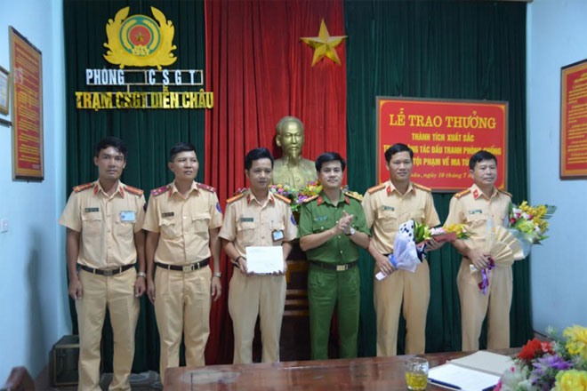 Nghệ An: Đại ca xăm trổ bị bắt cùng 2 bánh heroin và 1 kg ma túy đá