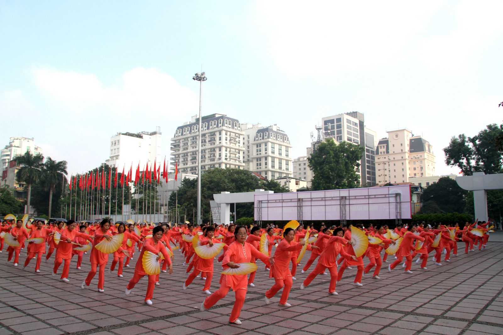 Cám cảnh thân già