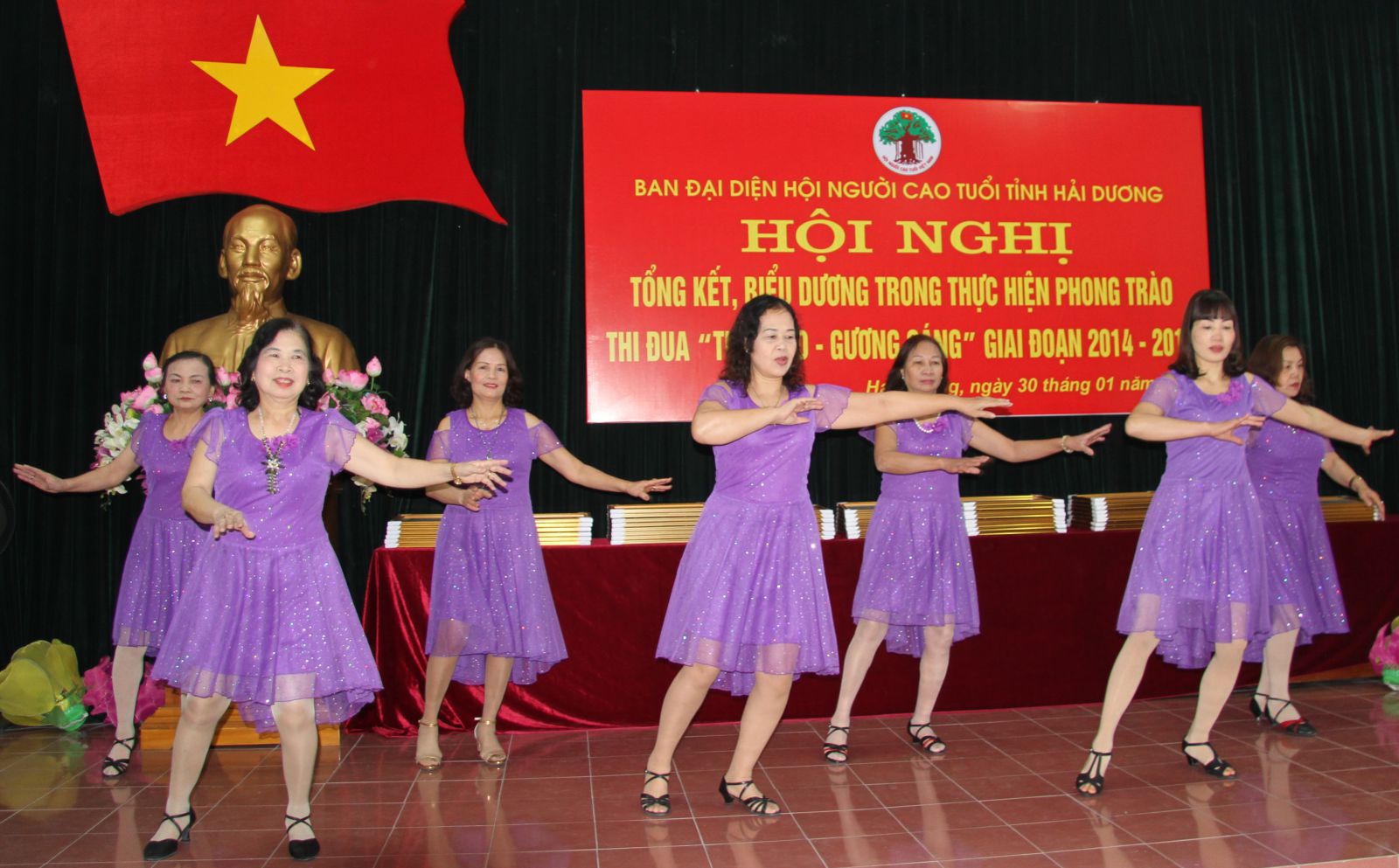 Tạo s&acirc;n chơi bổ &iacute;ch dderr người cao tuổi sống vui, sống khỏe
