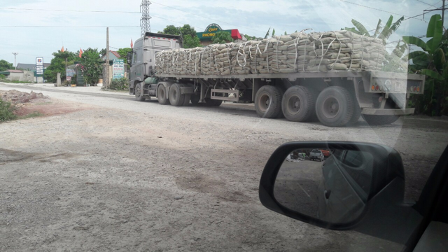 Tỉnh Thanh Hóa: Xe “tải trọng lớn” băm nát đường giao thông?