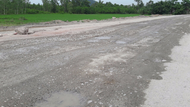 Tỉnh Thanh Hóa: Xe “tải trọng lớn” băm nát đường giao thông?