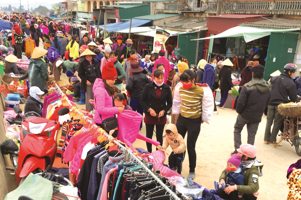 Tấp nập chợ chiều