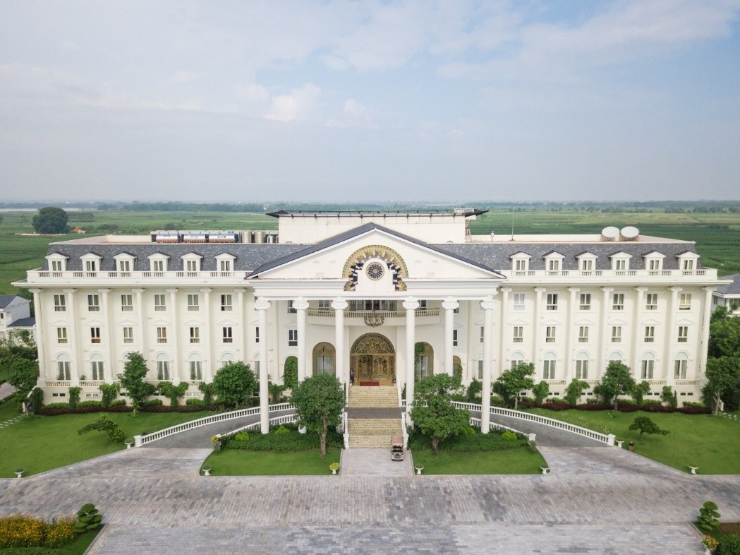 Ảnh 1: Kh&aacute;ch sạn ch&iacute;nh của FLC Vĩnh Ph&uacute;c với thiết kế T&acirc;y &Acirc;u đầy sang trọng