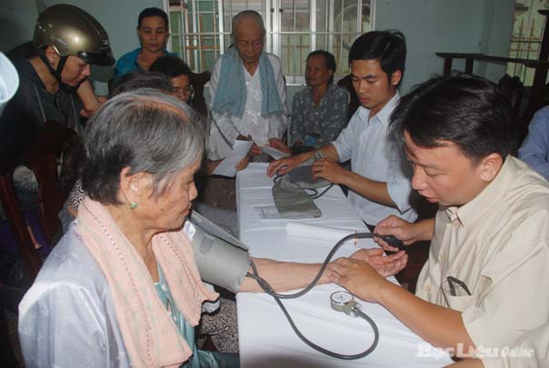 Kh&aacute;m sức khỏe cho NCT tỉnh Bạc Li&ecirc;u. Ảnh IT