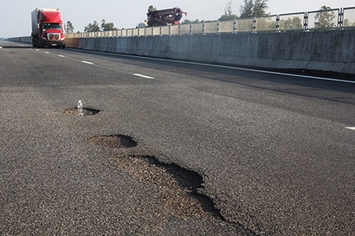 Cao tốc 34.000 tỷ đồng vừa thông xe đã hư hỏng xin được thu phí toàn tuyến