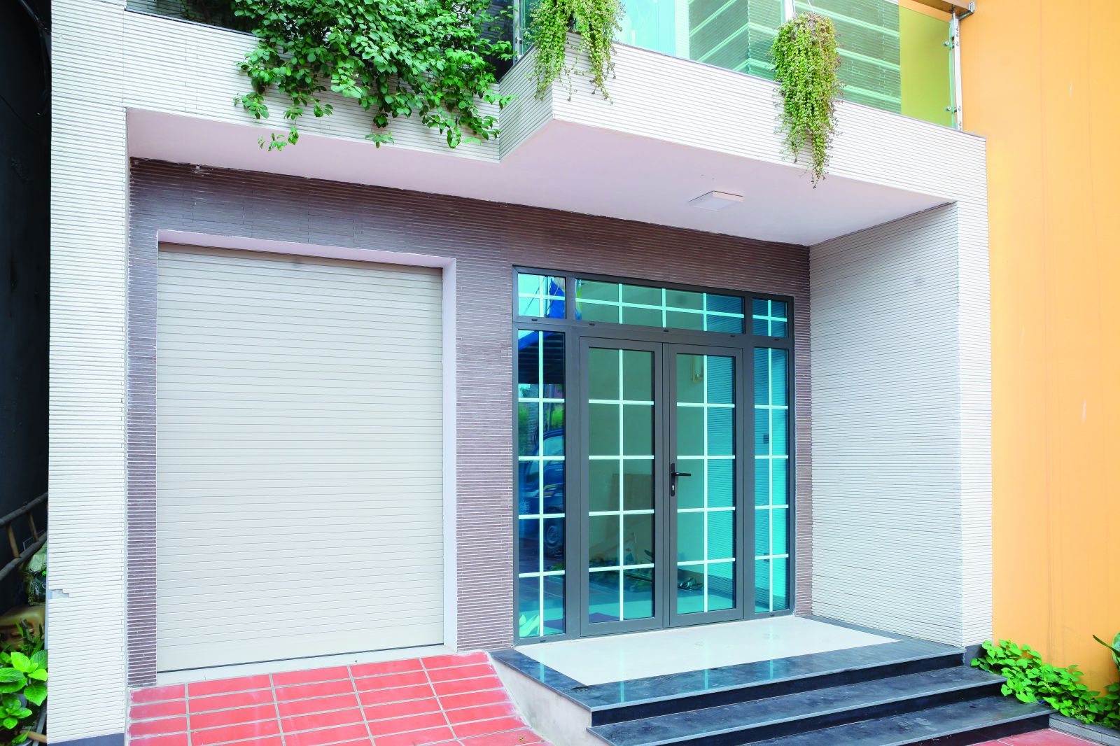 Sản phẩm cửa cuốn Eurowindow ứng dụng 2 c&ocirc;ng nghệ an to&agrave;n h&agrave;ng đầu