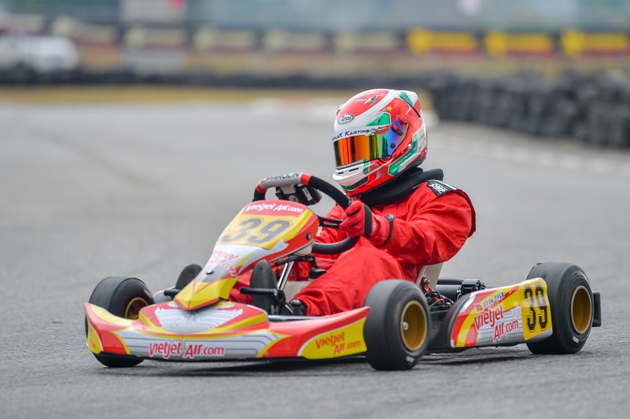 Doug Phạm tr&ecirc;n đường đua Go Kart