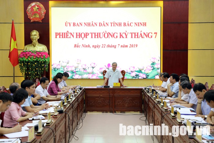 Chủ tịch UBND tỉnh Nguyễn Tử Quỳnh ph&aacute;t biểu chỉ đạo tại phi&ecirc;n họp. (Ảnh: Cổng TTĐT Bắc Ninh)