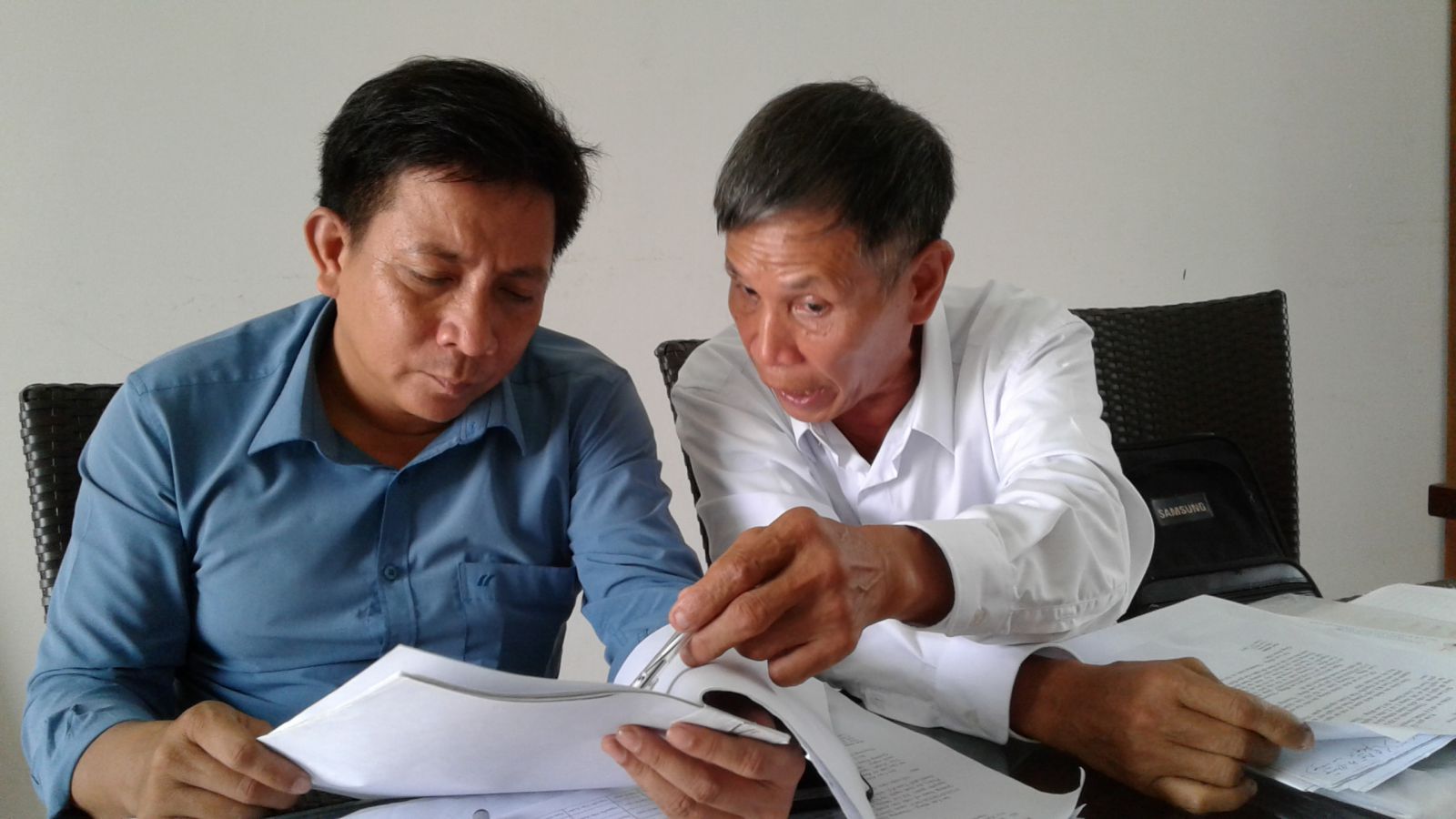 &Ocirc;ng Nguyễn Văn Thu l&agrave;m việc với c&aacute;n bộ ph&ograve;ng NCC Sở LĐ-TB&amp;XH tỉnh Quảng Nam