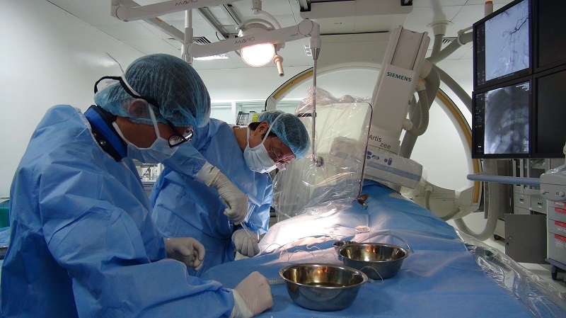 GS Nguyễn Thanh Li&ecirc;m đ&atilde; ti&ecirc;n phong ở Việt Nam nghi&ecirc;n cứu &aacute;p dụng liệu ph&aacute;p tế b&agrave;o gốc trong điều trị nhiều bệnh chưa c&oacute; thuốc đặc trị như bại n&atilde;o, tự kỷ ... v&agrave; đạt được nhiều kết quả t&iacute;ch cực