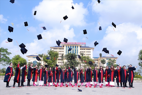 Vì sao nên lựa chọn  Trường Đại học Kinh doanh và Công nghệ Hà Nội