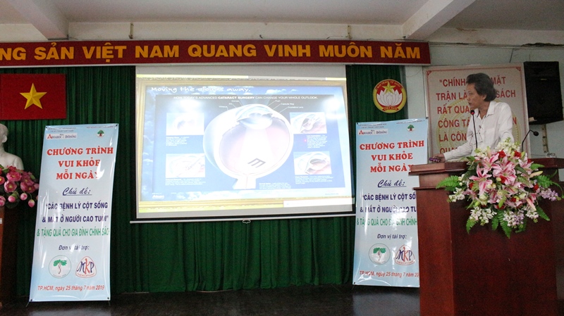 Chuy&ecirc;n gia kh&aacute;ch mời chia sẻ kiến thức c&aacute;c bệnh về mắt