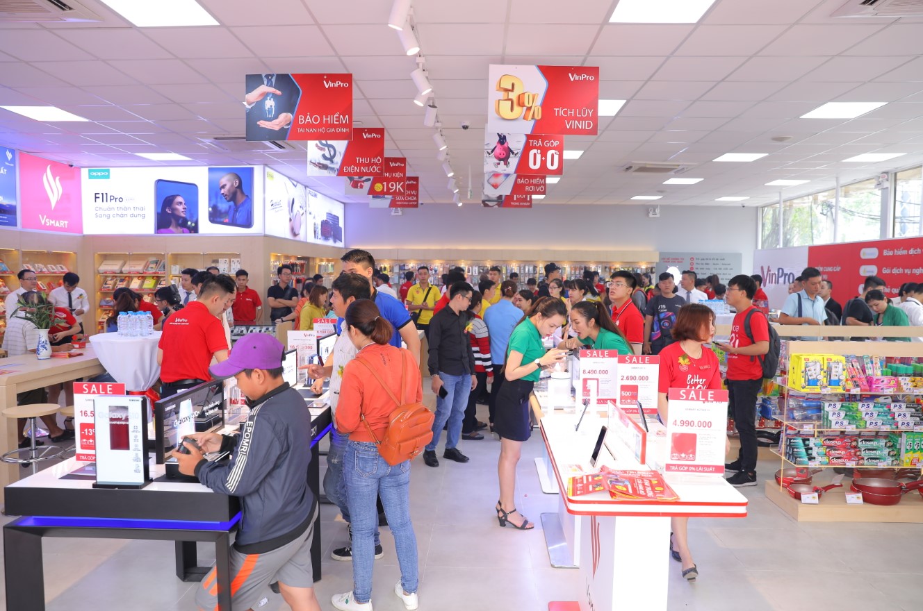 Kh&ocirc;ng gian mua sắm kết hợp linh hoạt ng&agrave;nh h&agrave;ng của VinPro