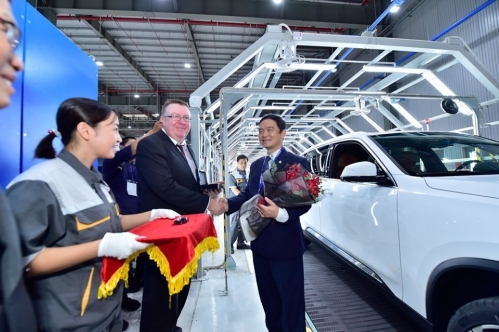 VinFast bàn giao lô xe LUX SA2.0 và LUX A2.0 đầu tiên cho khách hàng