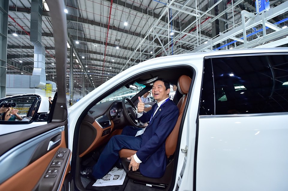 VinFast bàn giao lô xe LUX SA2.0 và LUX A2.0 đầu tiên cho khách hàng