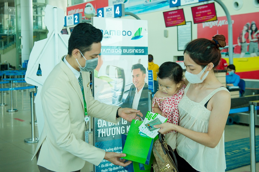 Song song với tu&acirc;n thủ nghi&ecirc;m ngặt c&aacute;c quy định về ph&ograve;ng chống Covid-19, Bamboo Airways đ&atilde; triển khai nhiều chương tr&igrave;nh ưu đ&atilde;i nh&acirc;n dịp khai trương nhiều đường bay mới.