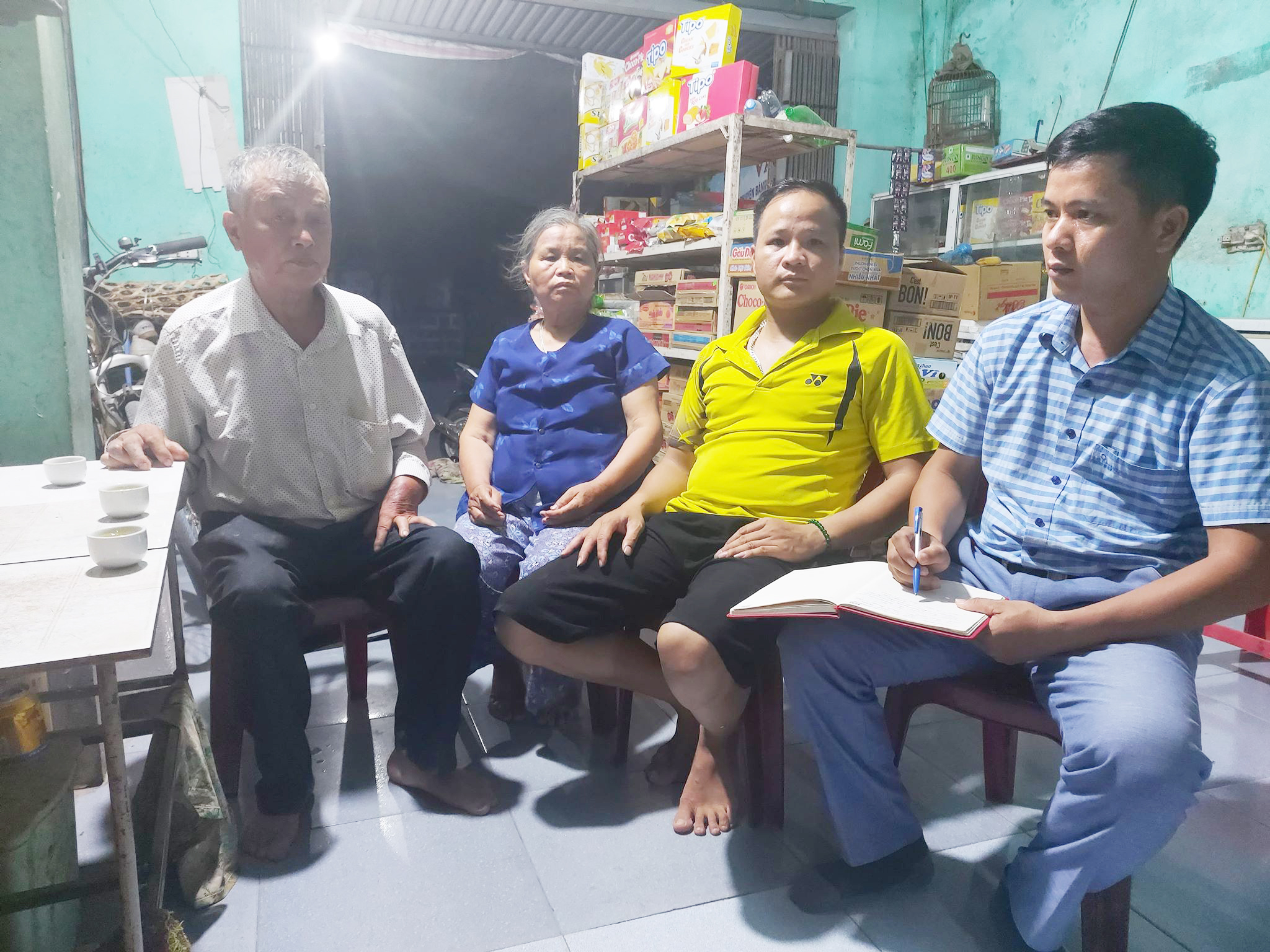 Gia đ&igrave;nh &ocirc;ng L&ecirc; Thanh Minh phản &aacute;nh với ph&oacute;ng vi&ecirc;n b&aacute;o ch&iacute;