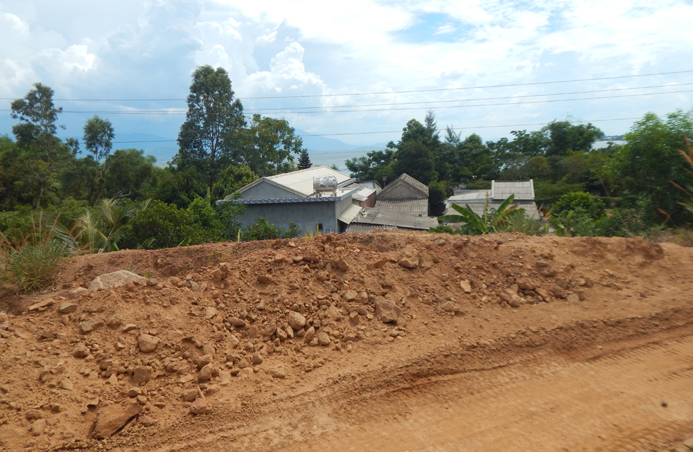 Huyện Phú Lộc, tỉnh Thừa Thiên Huế: Doanh nghiệp rầm rộ múc đất, dân nơm nớp lo sạt lở