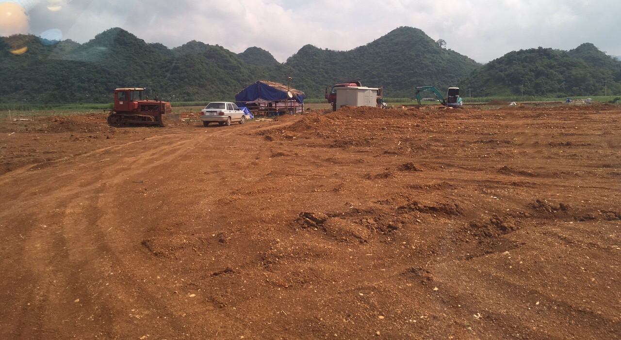 Chưa đủ thủ tục nhưng C&ocirc;ng ty TNHH Nh&acirc;n H&ograve;a Ph&uacute;c Vinh đ&atilde; ngang nhi&ecirc;n san lấp thi c&ocirc;ng c&ocirc;ng tr&igrave;nh