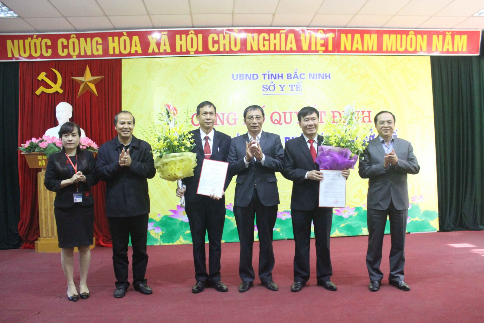 &Ocirc;ng Nguy&ecirc;̃n Chí Hành, thứ 2 từ phải sang. (Ảnh: IT)