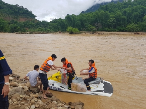Huyện Quan Sơn, tỉnh Thanh Hóa: Vượt sông Luồng đến với bà con vùng bị cô lập