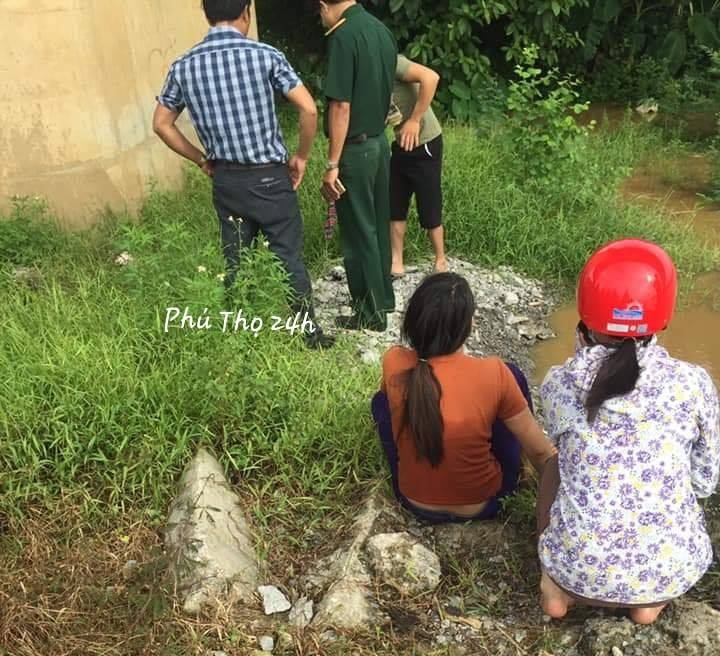 Lực lượng chức năng đang t&igrave;m kiếm nạn nh&acirc;n.