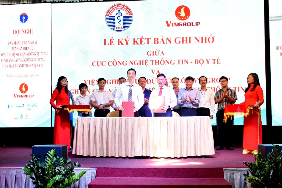 Đại diện Viện Nghi&ecirc;n cứu Dữ liệu lớn (Big Data) đ&atilde; k&yacute; Bi&ecirc;n bản ghi nhớ Hợp t&aacute;c với Cục C&ocirc;ng nghệ th&ocirc;ng Th&ocirc;ng tin &ndash; Bộ Y tế thống nhất phối hợp trong việc x&acirc;y dựng c&aacute;c quy định về trao đổi dữ liệu kh&aacute;m bệnh, chữa bệnh của người d&acirc;n phục vụ cho việc nghi&ecirc;n cứu ph&aacute;t triển c&aacute;c sản phẩm ứng dụng tr&iacute; tuệ nh&acirc;n tạo trong Y tế.