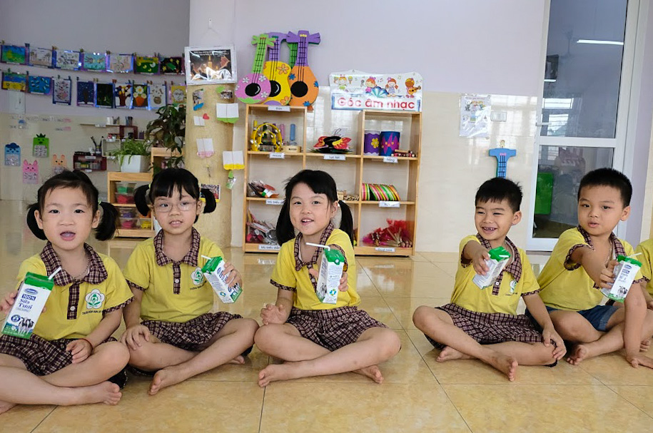 Năm học 2018-2019, đ&atilde; c&oacute; tr&ecirc;n 1 triệu trẻ mẫu gi&aacute;o v&agrave; học sinh tiểu học tham gia chương tr&igrave;nh Sữa học đường tr&ecirc;n to&agrave;n th&agrave;nh phố H&agrave; Nội, đạt tỷ lệ 87,7%