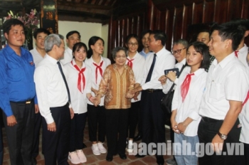Dâng hương tưởng niệm đồng chí Lê Quang Đạo