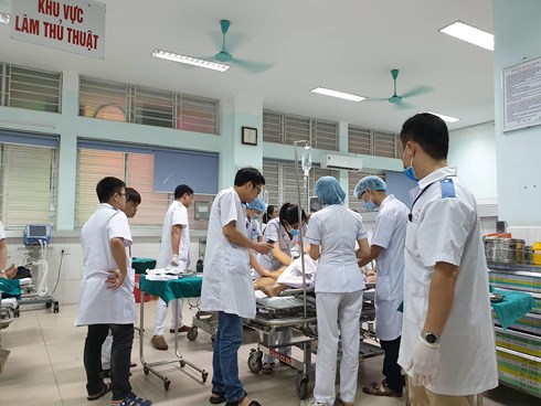 Hải Phòng: Sập giàn giáo trong lúc thi công, nhiều người bị thương