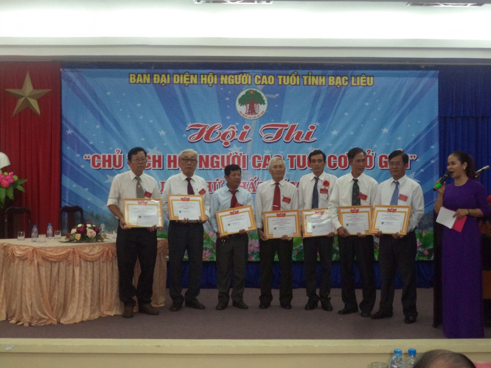 7 đội dự thi nhận Giấy khen v&agrave; giải thưởng của Ban tổ chức