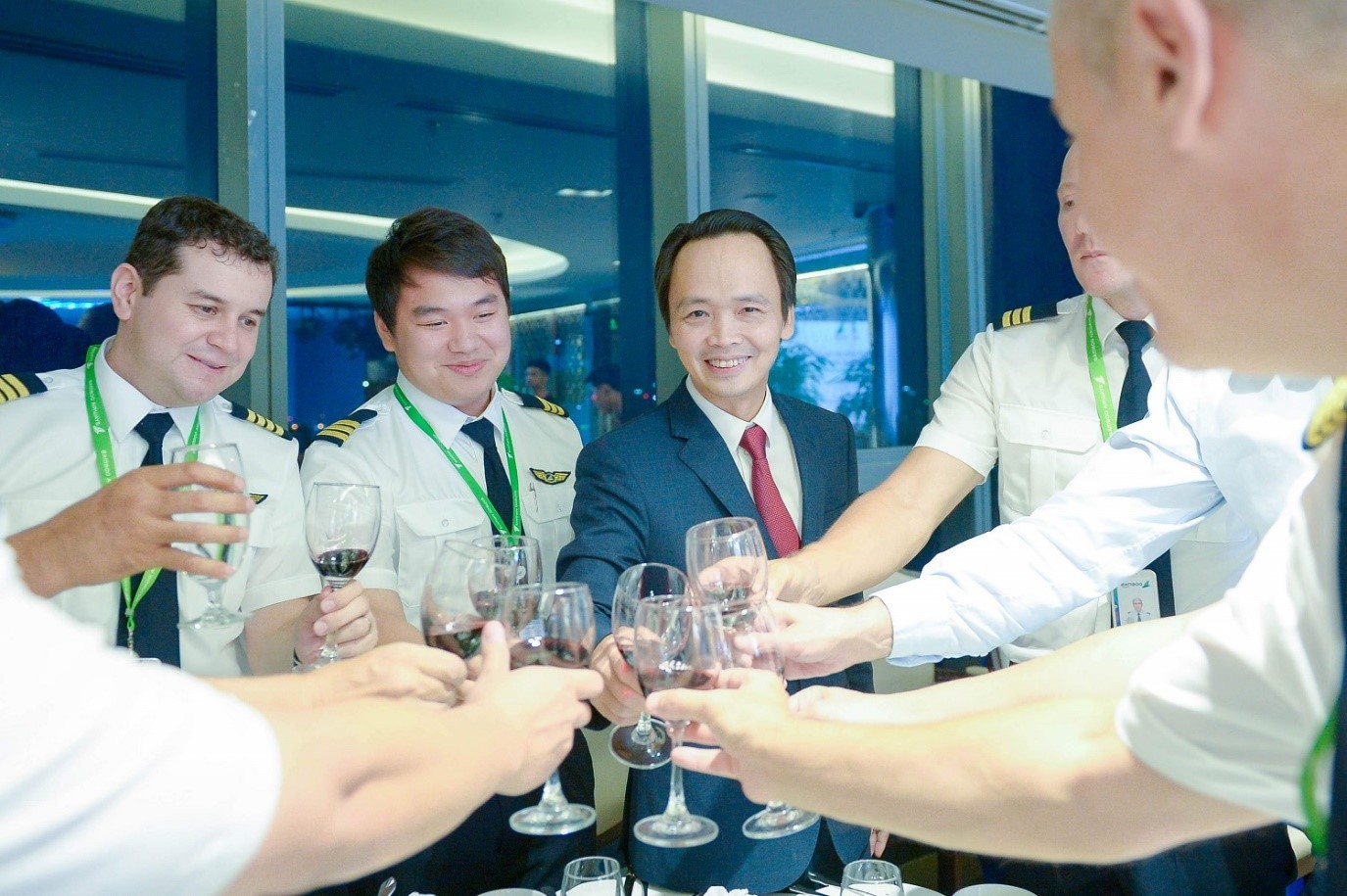 Ngo&agrave;i nguồn nh&acirc;n lực c&oacute; kinh nghiệm h&agrave;ng kh&ocirc;ng, Bamboo Airways c&ograve;n tuyển dụng đầu v&agrave;o từ c&aacute;c trường đại học, cao đẳng, c&aacute;c cơ sở đ&agrave;o tạo chuy&ecirc;n ng&agrave;nh h&agrave;ng kh&ocirc;ng kh&aacute;c trong v&agrave; ngo&agrave;i nước.