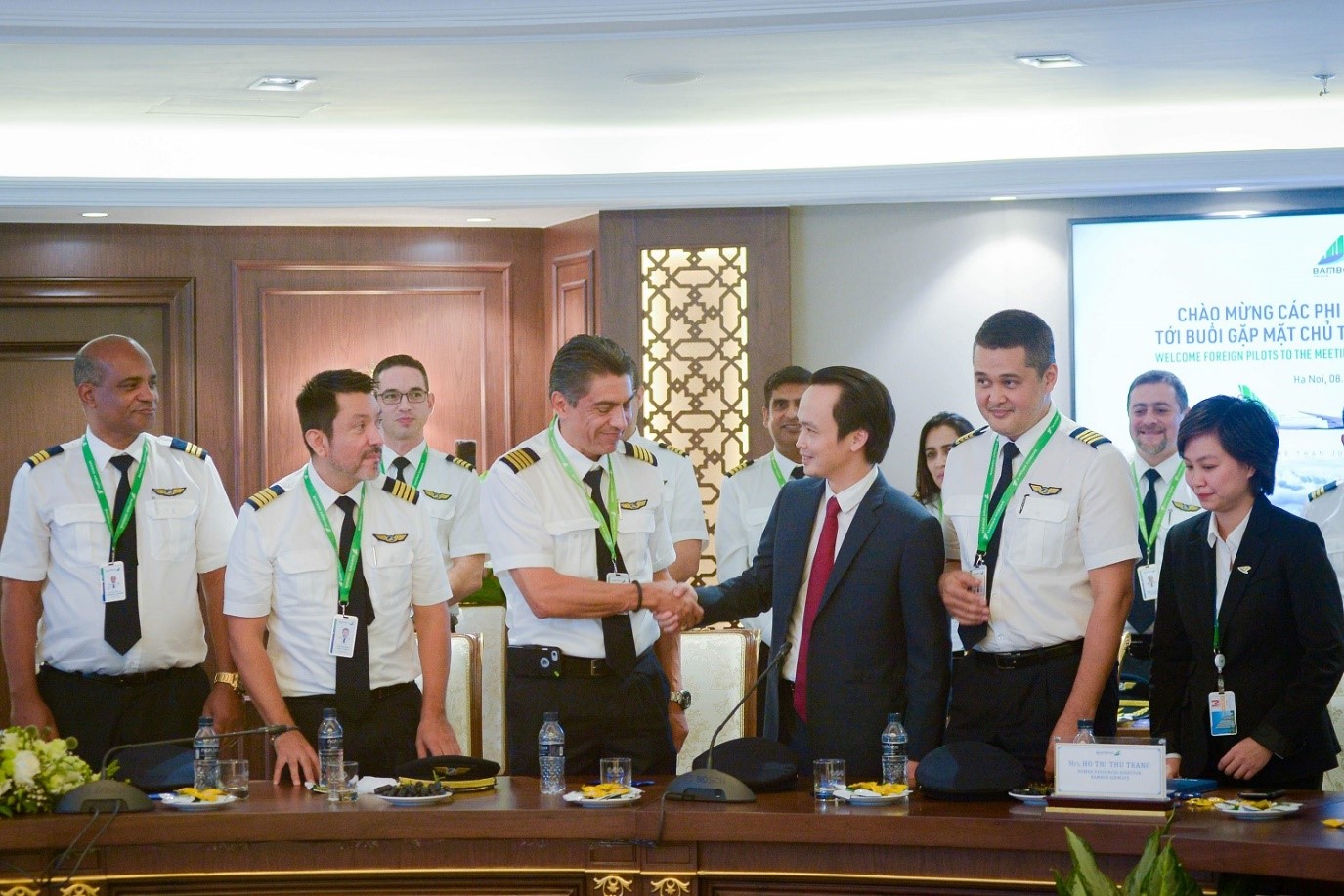 Cuối th&aacute;ng 7/2019, Bamboo Airways cũng vừa khởi c&ocirc;ng Viện đ&agrave;o tạo H&agrave;ng kh&ocirc;ng tại TP. Quy Nhơn (B&igrave;nh Định) với kỳ vọng cung cấp nguồn lực nh&acirc;n sự chất lượng cao theo ti&ecirc;u chuẩn của Cục H&agrave;ng Kh&ocirc;ng Việt Nam v&agrave; Thế giới.