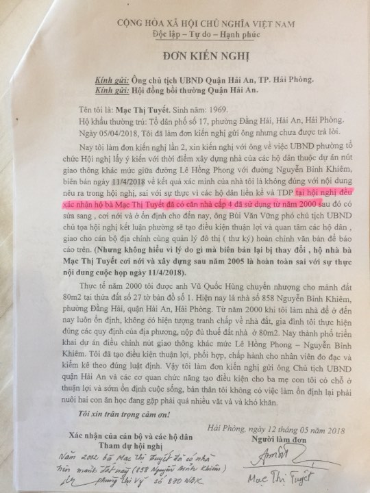 B&agrave; Mạc Thị Tuyết bức x&uacute;c v&igrave; bi&ecirc;n bản cuộc họp bị thay đổi, nh&agrave; x&acirc;y dựng từ năm 2000 bỗng bị ghi l&agrave; 2005, c&oacute; đầy đủ chữ k&yacute; của những người d&acirc;n c&oacute; trong cuộc họp