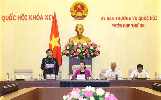 Ph&oacute; Chủ tịch Thường trực Quốc hội T&ograve;ng Thị Ph&oacute;ng điều h&agrave;nh phi&ecirc;n họp. Ảnh: Do&atilde;n Tấn - TTXVN