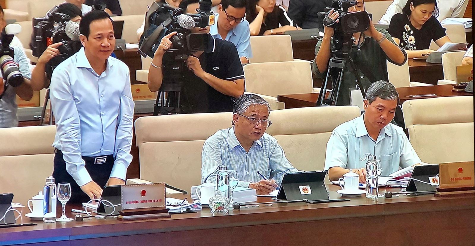 Bộ trưởng Bộ Lao động Thương binh v&agrave; X&atilde; hội, Đ&agrave;o Ngọc Dung tham gia phi&ecirc;n họp thảo luận. (Ảnh chụp m&agrave;n h&igrave;nh)